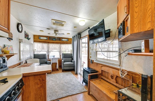 Yuma Cottage | Yuma Getaway w/Pool Access, 5 Mi to Lutes Casino!