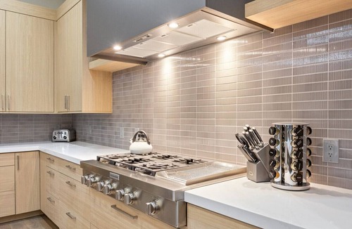 South Jordan House | Zelkova | Space for large groups & Events up to 100 people