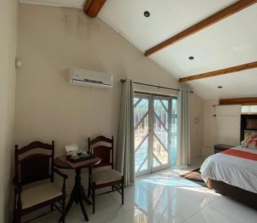 Ladysmith House | Zinzanathi Guest house