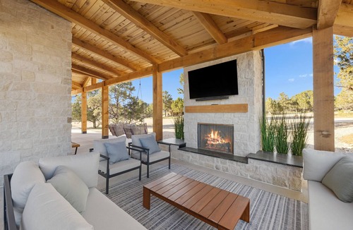Orderville Cabin | Zion Luxury Estate | Hot Tub, Theater & Fire Pits