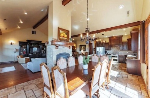 Zion National Park East Entrance Cabin | Zion Views-Zion Ridge Family Lodge + Resort Access