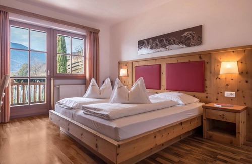 Lajen Apartment | Zirbelholzapartement am Eingang des Grödnertals