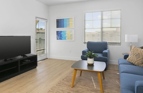 Glendale Sports and Entertainment District House | Zone Luxe Stylish 2BR Condo with Gym & Hot Tub