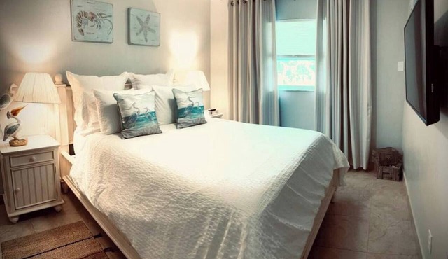 01 Coastal Cute 2 Bdrm - FLL-DT-Beach