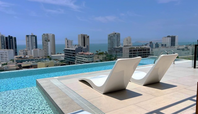 1 bedroom with pool and ocean view, 5 min from the Malecon of Miraflores.