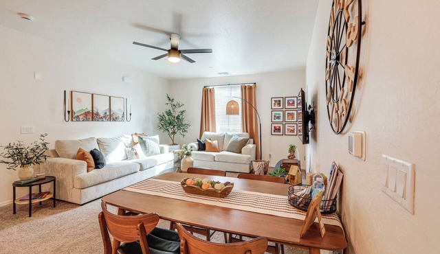 1 Mi to Dtwn Flagstaff: Condo w/2 Balconies!