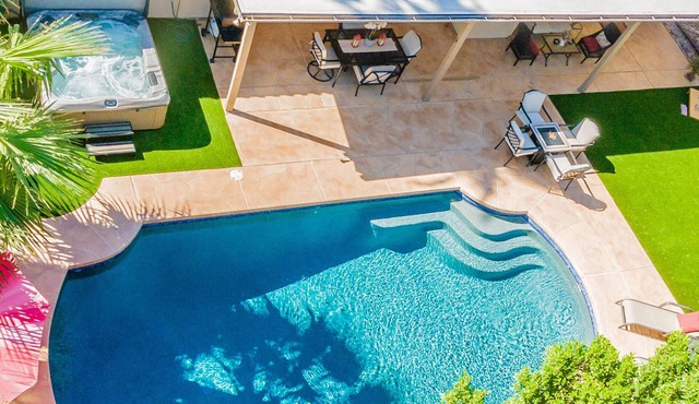 $100K+Backyard Paradise: HtdPool+HotTub+FireTable+EV Charger+3Miles toMayoClinic