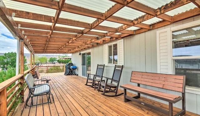 13 Mi to Lake Powell: Mtn-View Home w/Deck & BBQ
