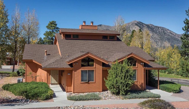 1Bed/1Bath - Breathtaking Flagstaff Location with Pools, Golf, and More!