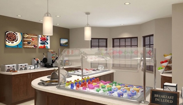 1BR 2-Queen Suite w/Full Kitchen | Pool + Gym