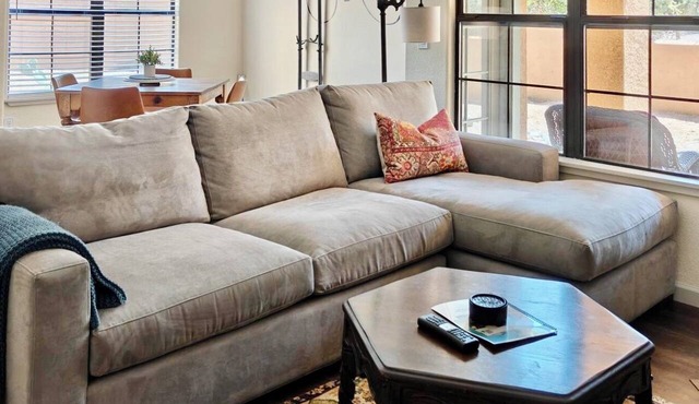 2-Bedroom Condo in the Foothills, La Encantada, Galleries and Restaurants!