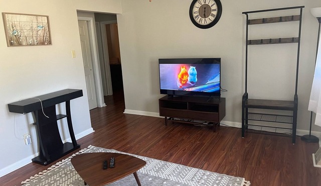 2-bedroom main floor with AC in charming Ballwin