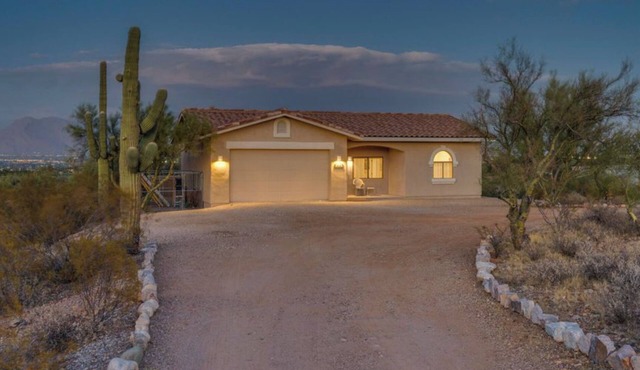 2024 Gem Show Ready Entire Home Secure Garage Parking.