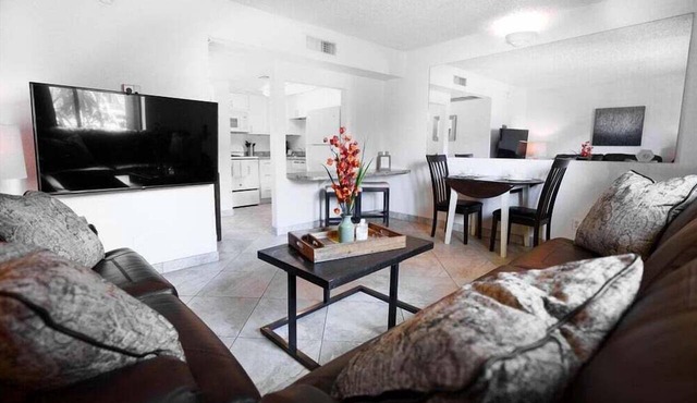 232 1 Bedroom Private Suite, great location!