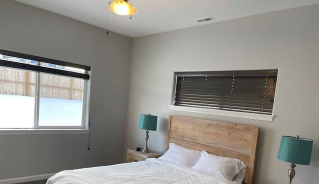 25% Off 3 Bed home sleeps 8 close to Yellowstone & Big sky