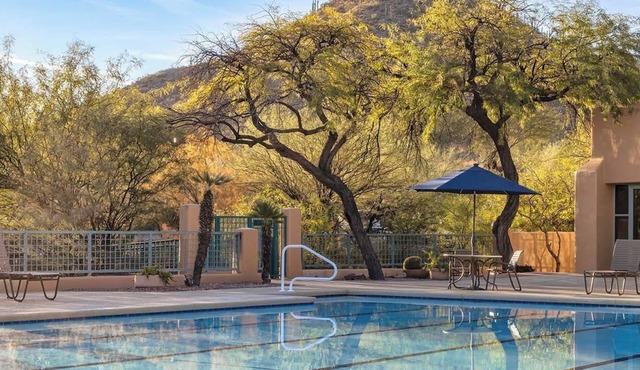 2br Condo Golf in Sonoran Foothills & Swimming!