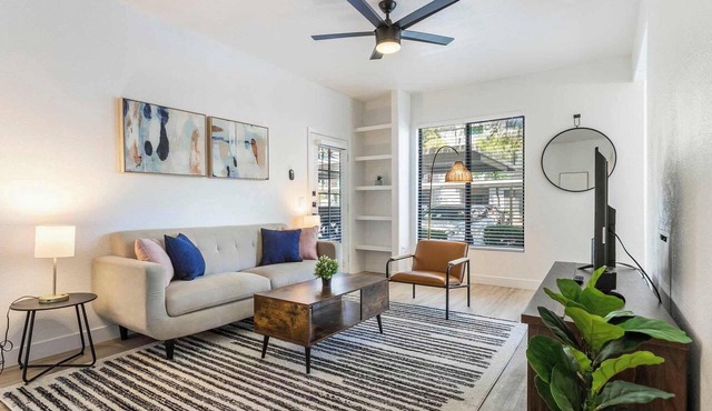 2BR CozySuites at Kierland Commons with pool #02