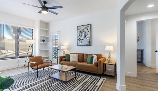 2BR CozySuites at Kierland Commons with pool #08
