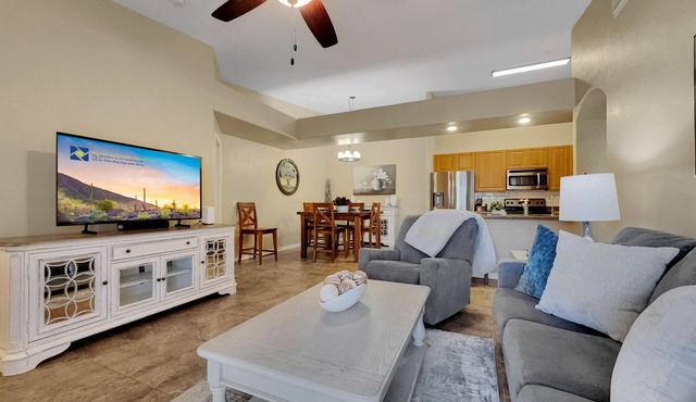 2BR Mesa Condo w Pool, Hot Tub, Wi-Fi, and Parking