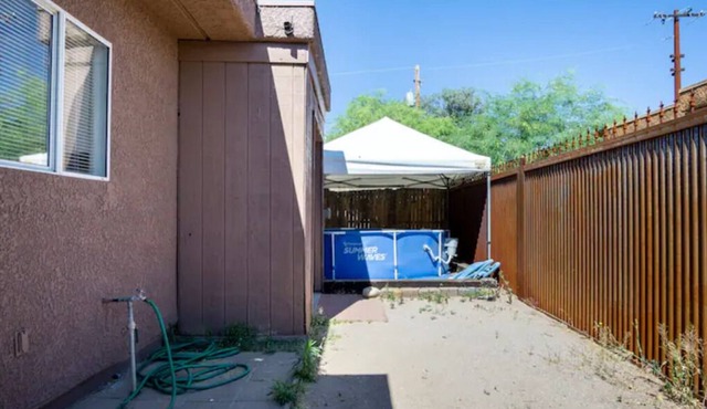 3 Bedroom Home! 1 Mile from U of A!