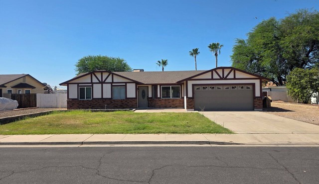 3-bedroom house in welcoming Mesa with cool AC and comfort