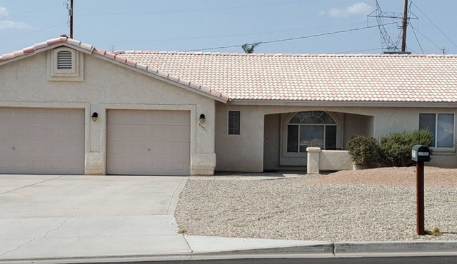 3 BEDROOM LAKE HAVASU CITY HOME