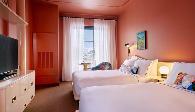 3 Comfortable Units at Hotel Genevieve, Pets Allowed! Near Speed Art Museum
