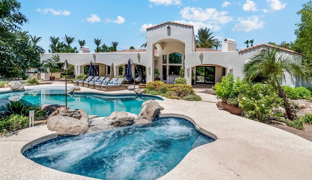 ❤️️3 Min to Old Town❤️️Spectular Villa❤️️SwimBar❤️️PickleBall❤️️Golf❤️️Spa❤️️BBQ