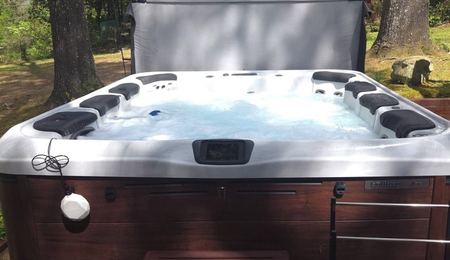 3br/3ba 5 Bed Spacious Home With 8 Seat Hot Tub