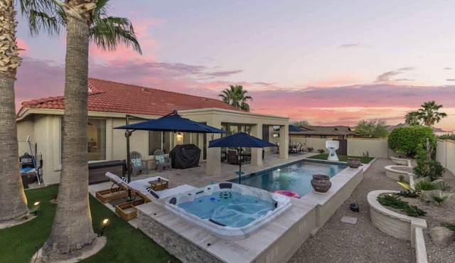 3BR Hilltop Oasis w/Pool, Hot Tub & Mountain Views