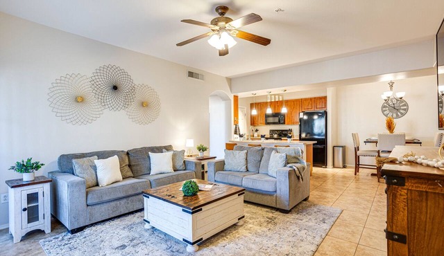 3BR Mesa Condo w Pool, Hot Tub, Gym, Patio, Parking!