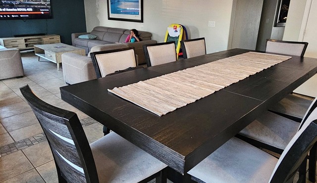 4-bedroom house in delightful Glendale with WiFi, fitness room, AC