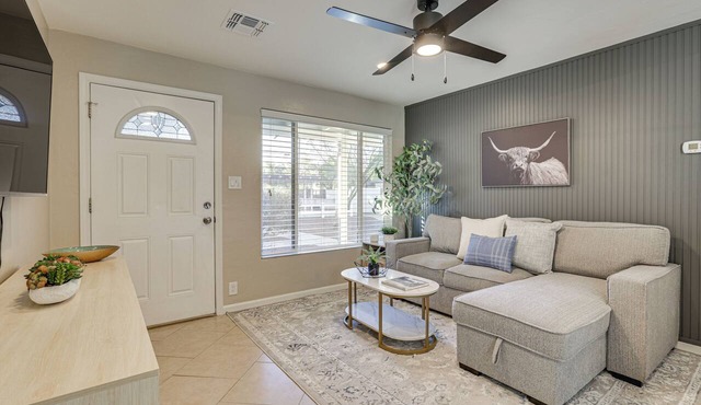 4 Mi to Dtwn PHX: Midtown Condo w/Patio!