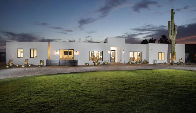 5 Bedroom Contemporary Dream Home w/ Pool/Hot Tub