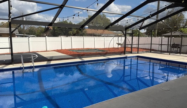 5 BR home with large patio, pool & outdoor family fun - 7 mins to LEGOLAND!