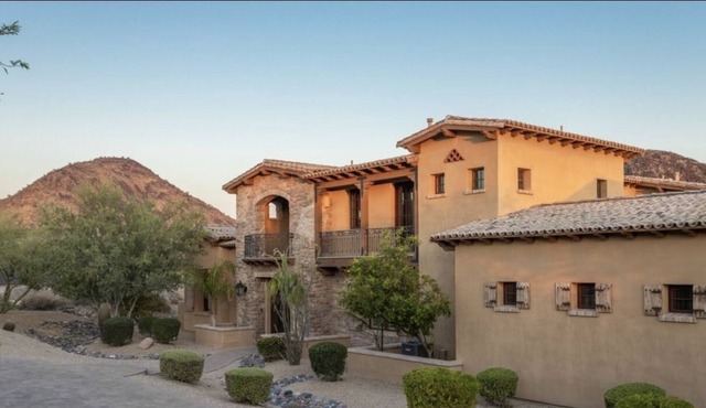 5 Star Ultra LUXURIOUS Estate, 6 Bedrooms, 7 Bathrooms, Huge Theater and more!