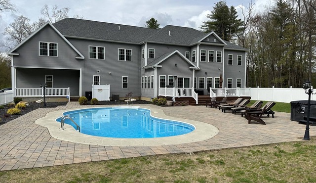 50% OFF SUMMER BY TRACK INCLUDING JULY 26-AUG 6! Heated Pool🏊By Town🌇Golf⛳️ Lake🏖️