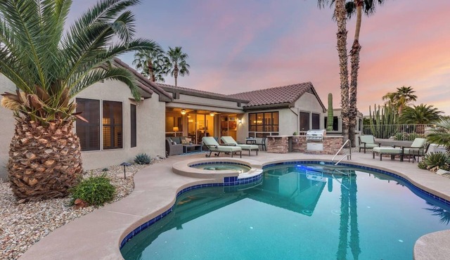 6 Palms at Sun City Grand - Pool and Spa!