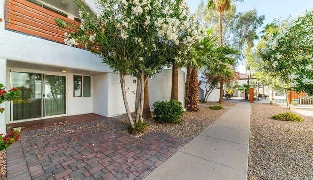 81 3bd 2ba condo Casa Grande heated pool dog park NO PETS