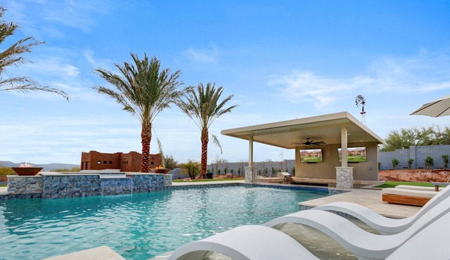 Above Pro Golfer I Putting Green I Pool&Spa I Pool Bar I Games I Location