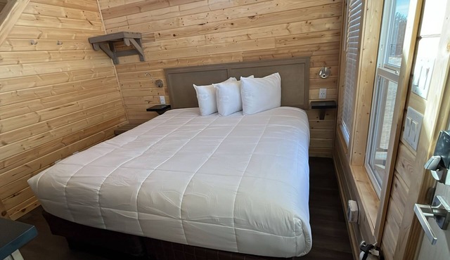 Adventure Stay! 20 Min to South Rim | King Bed + Loft