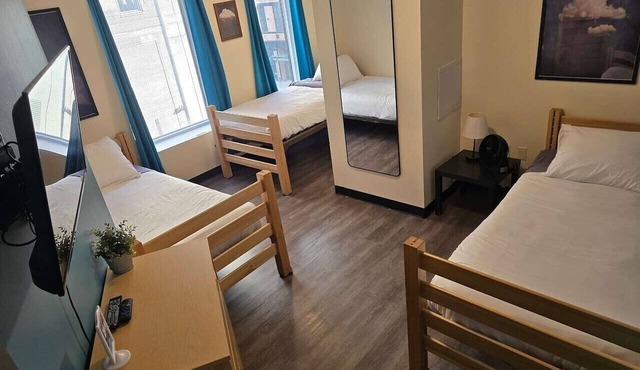 Affordable Downtown Apt | 3 Beds + 60” TV | Walk t