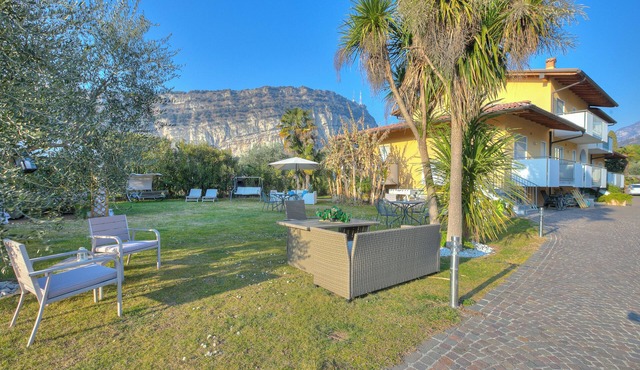 Agritur Laura- Sogno zen 6, Torbole sul Garda, Italy