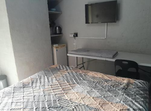 Altaya's Private Budget Room