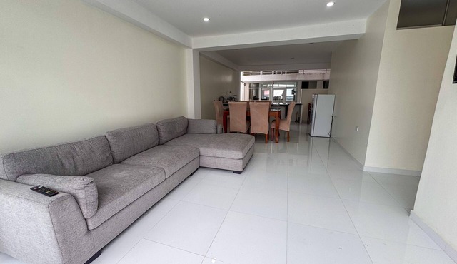 Amazing 4-bedroom third floor apartment in San Ramón