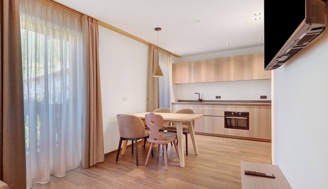 Apartment 'Goldener Adler Premium 1' with Balcony and Breakfast Included – new 2026