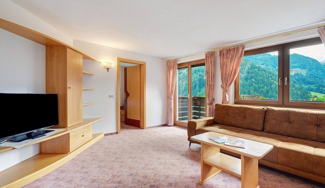 Apartment 'Das Bergland - Jaufen Suite' with Mountain View, Shared Terrace and Wi-Fi