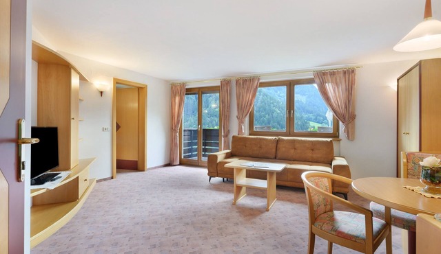 Apartment 'Das Bergland - Jaufen Suite' with Mountain View, Shared Terrace and Wi-Fi