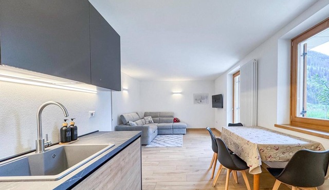 Apartment 'Cà Vermigliana' with Lake View, Private Terrace and Wi-Fi