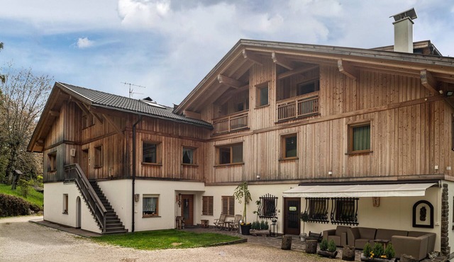 Apartment 'Haus Tirol Apt Lausbua' with Mountain View, Shared Garden and Wi-Fi
